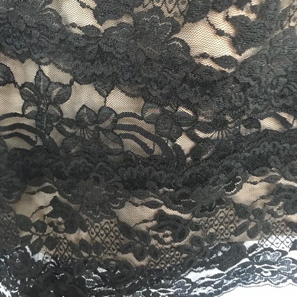 Elegant Black Lace Dress - Picture 2 of 3